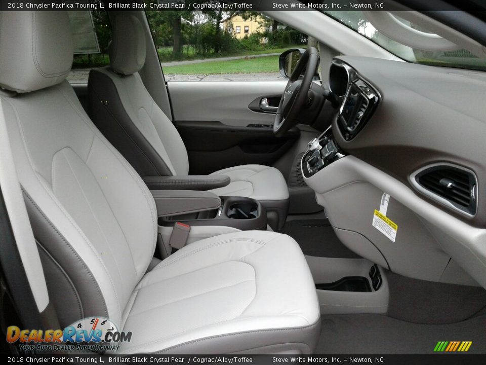 Front Seat of 2018 Chrysler Pacifica Touring L Photo #17