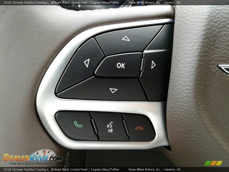 Controls of 2018 Chrysler Pacifica Touring L Photo #20