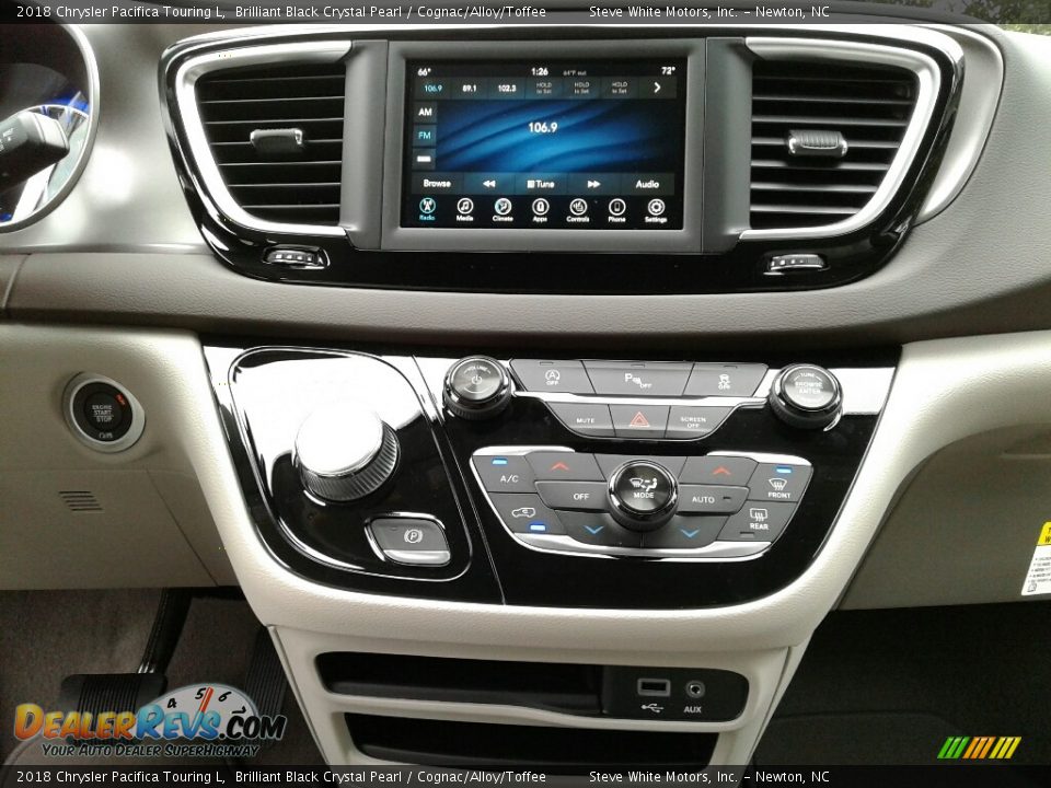 Dashboard of 2018 Chrysler Pacifica Touring L Photo #32