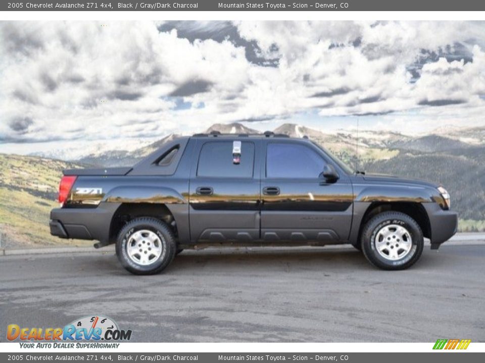 2005 Chevrolet Avalanche Z71 4x4 Black / Gray/Dark Charcoal Photo #2