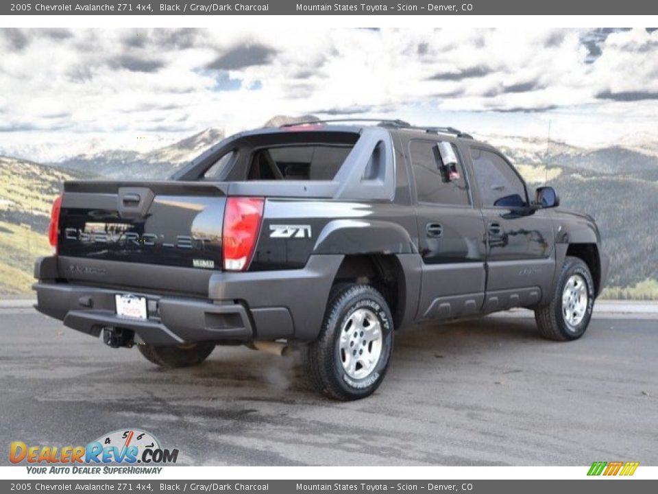 2005 Chevrolet Avalanche Z71 4x4 Black / Gray/Dark Charcoal Photo #3