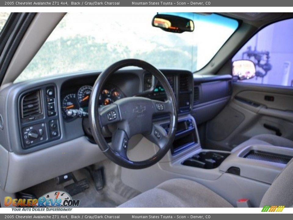 2005 Chevrolet Avalanche Z71 4x4 Black / Gray/Dark Charcoal Photo #10
