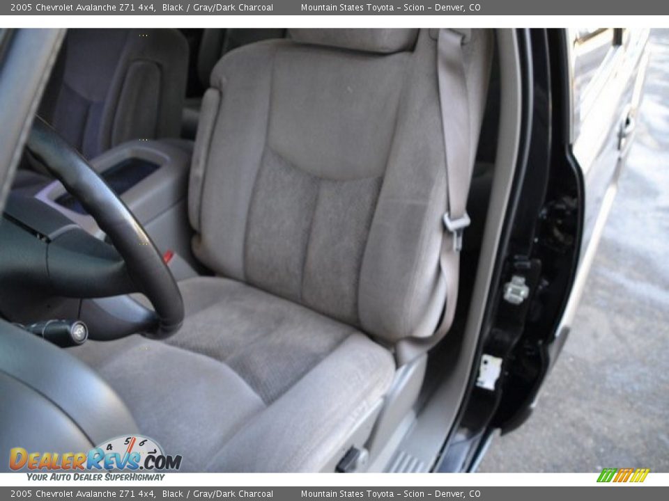 2005 Chevrolet Avalanche Z71 4x4 Black / Gray/Dark Charcoal Photo #12