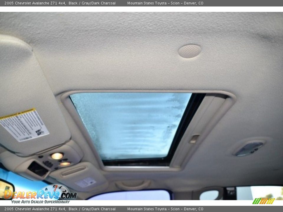 2005 Chevrolet Avalanche Z71 4x4 Black / Gray/Dark Charcoal Photo #15
