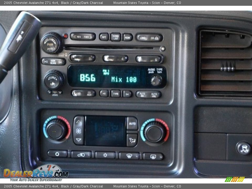2005 Chevrolet Avalanche Z71 4x4 Black / Gray/Dark Charcoal Photo #16
