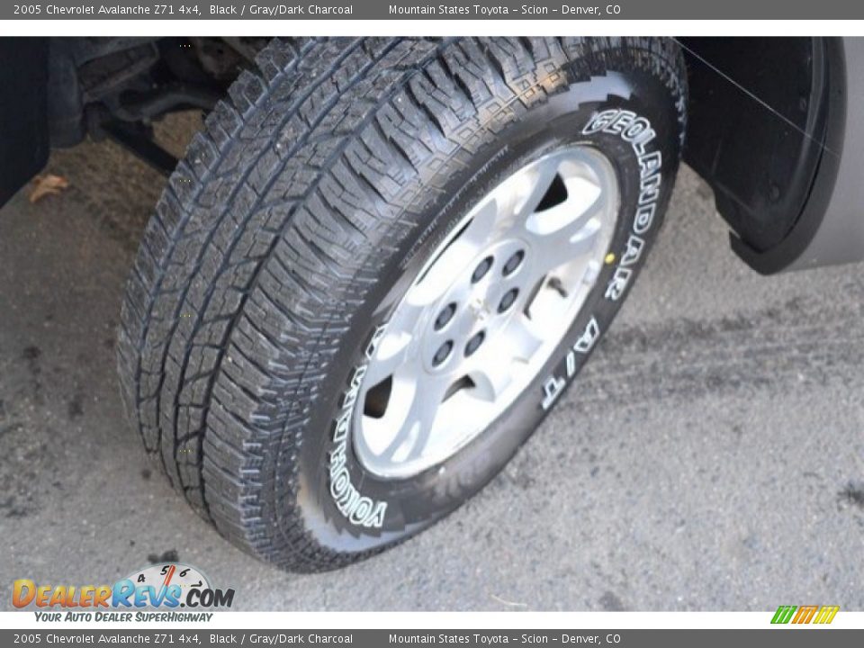 2005 Chevrolet Avalanche Z71 4x4 Black / Gray/Dark Charcoal Photo #29