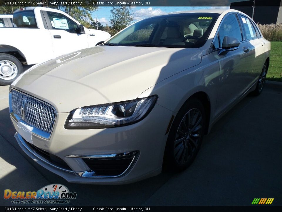 Front 3/4 View of 2018 Lincoln MKZ Select Photo #1