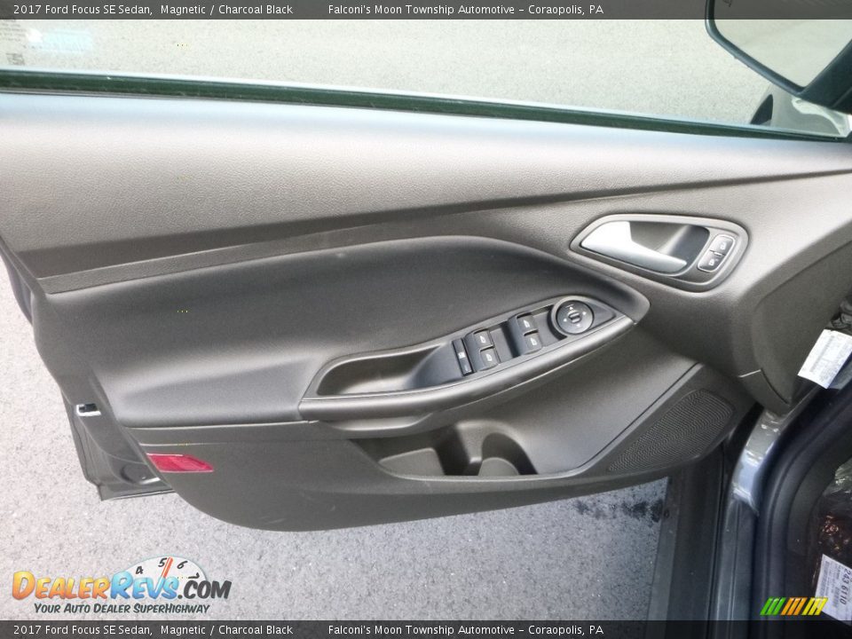 2017 Ford Focus SE Sedan Magnetic / Charcoal Black Photo #10