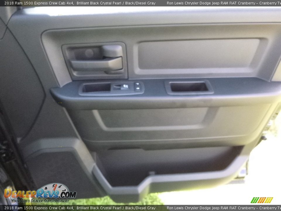 2018 Ram 1500 Express Crew Cab 4x4 Brilliant Black Crystal Pearl / Black/Diesel Gray Photo #9