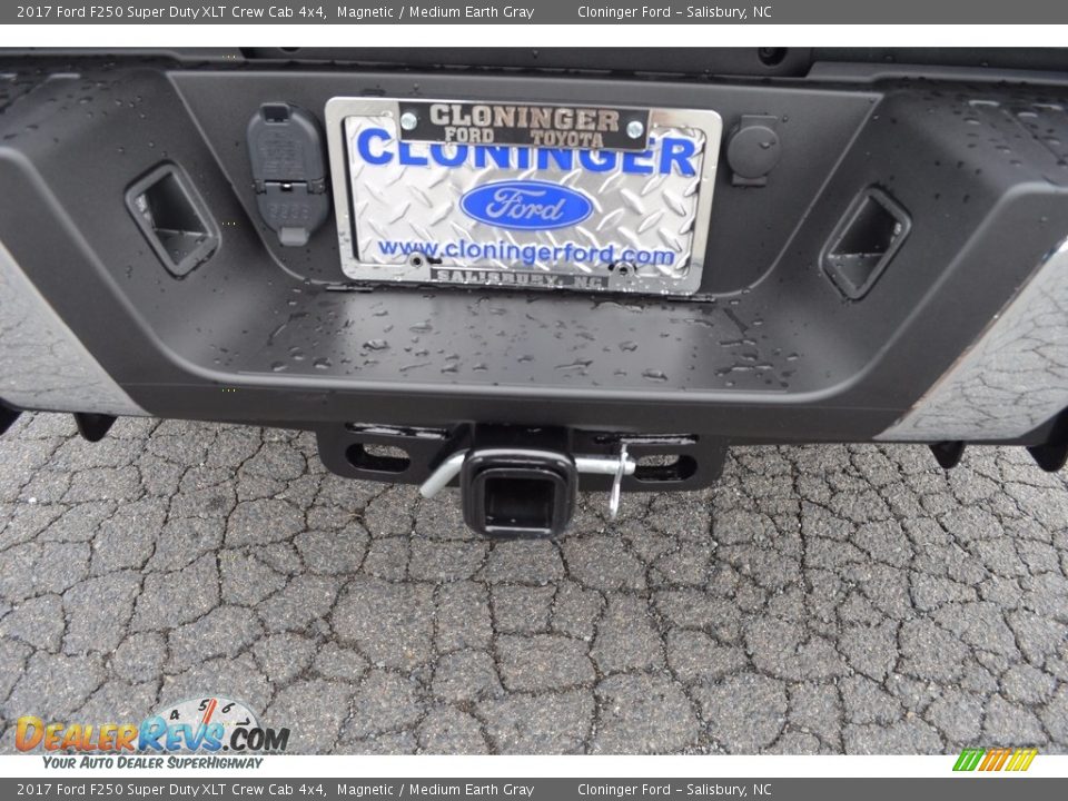 2017 Ford F250 Super Duty XLT Crew Cab 4x4 Magnetic / Medium Earth Gray Photo #5