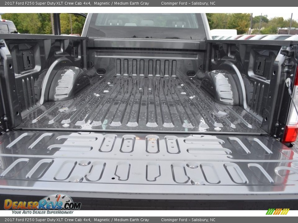 2017 Ford F250 Super Duty XLT Crew Cab 4x4 Magnetic / Medium Earth Gray Photo #6