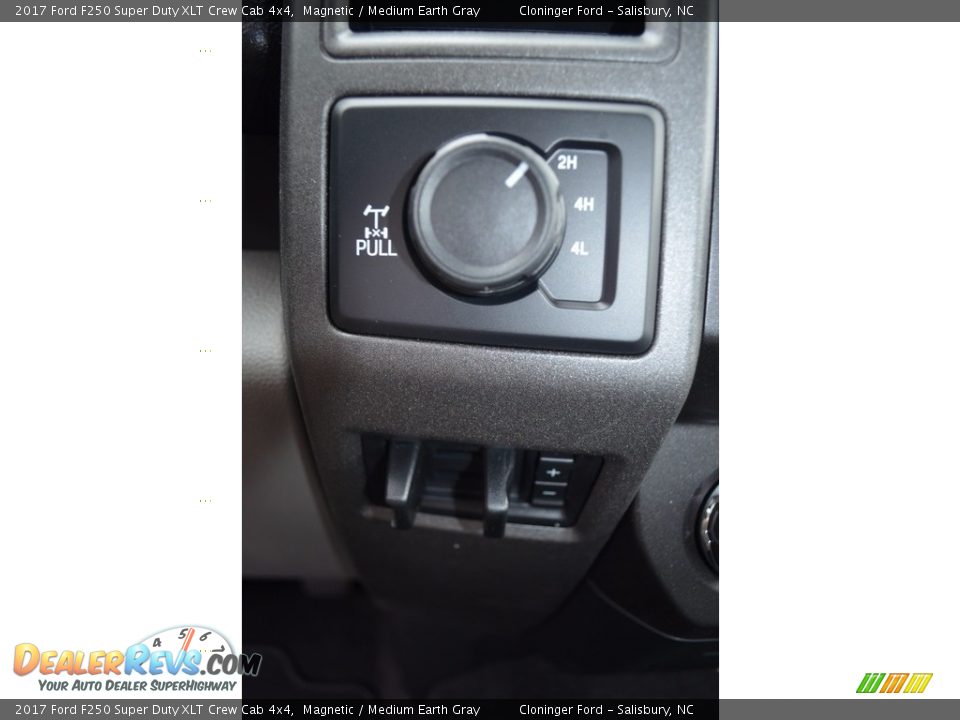 2017 Ford F250 Super Duty XLT Crew Cab 4x4 Magnetic / Medium Earth Gray Photo #13