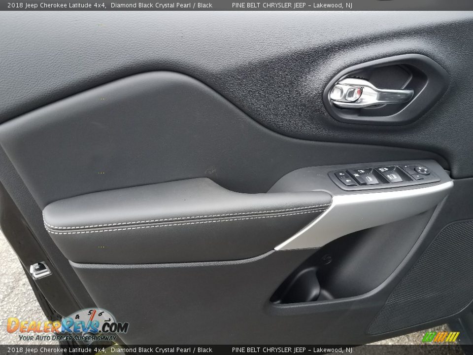 2018 Jeep Cherokee Latitude 4x4 Diamond Black Crystal Pearl / Black Photo #8