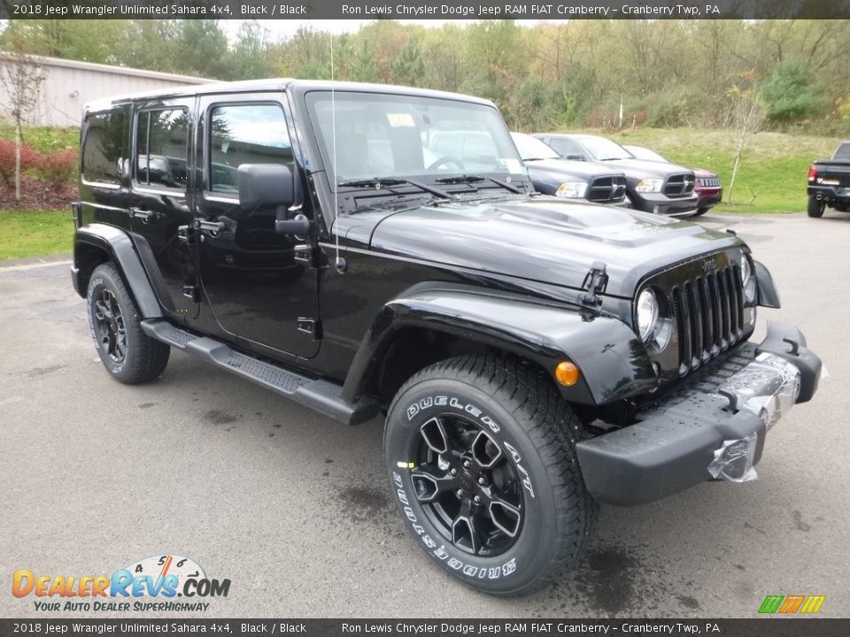Front 3/4 View of 2018 Jeep Wrangler Unlimited Sahara 4x4 Photo #7