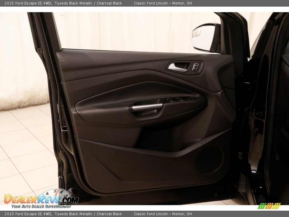 2015 Ford Escape SE 4WD Tuxedo Black Metallic / Charcoal Black Photo #4