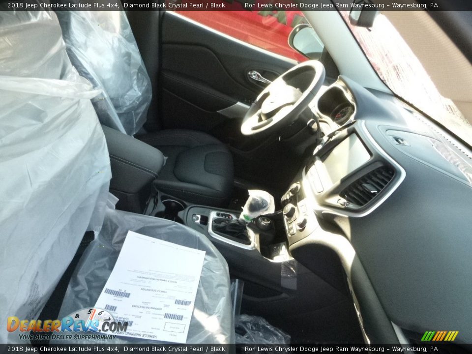 2018 Jeep Cherokee Latitude Plus 4x4 Diamond Black Crystal Pearl / Black Photo #10