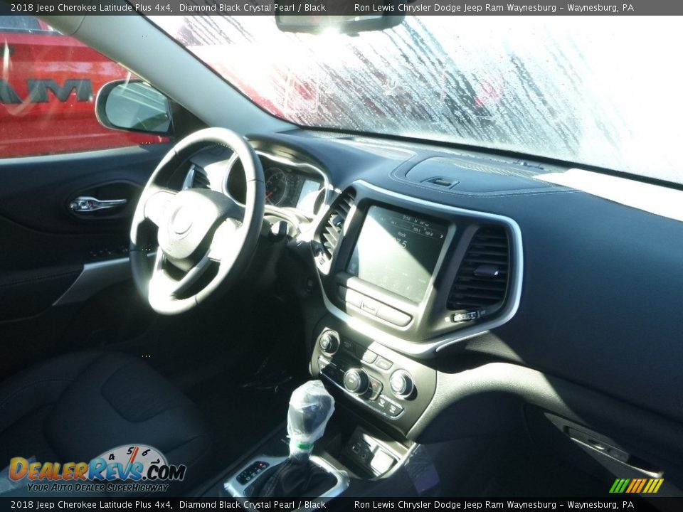 2018 Jeep Cherokee Latitude Plus 4x4 Diamond Black Crystal Pearl / Black Photo #11