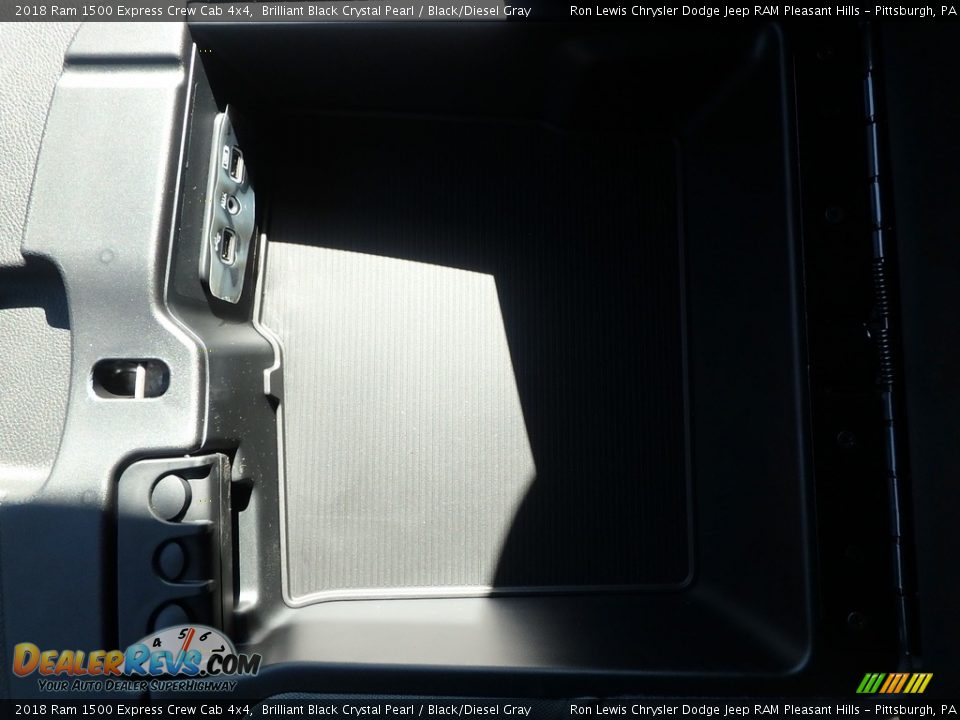 2018 Ram 1500 Express Crew Cab 4x4 Brilliant Black Crystal Pearl / Black/Diesel Gray Photo #17