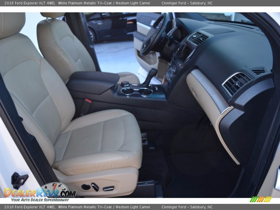2016 Ford Explorer XLT 4WD White Platinum Metallic Tri-Coat / Medium Light Camel Photo #16