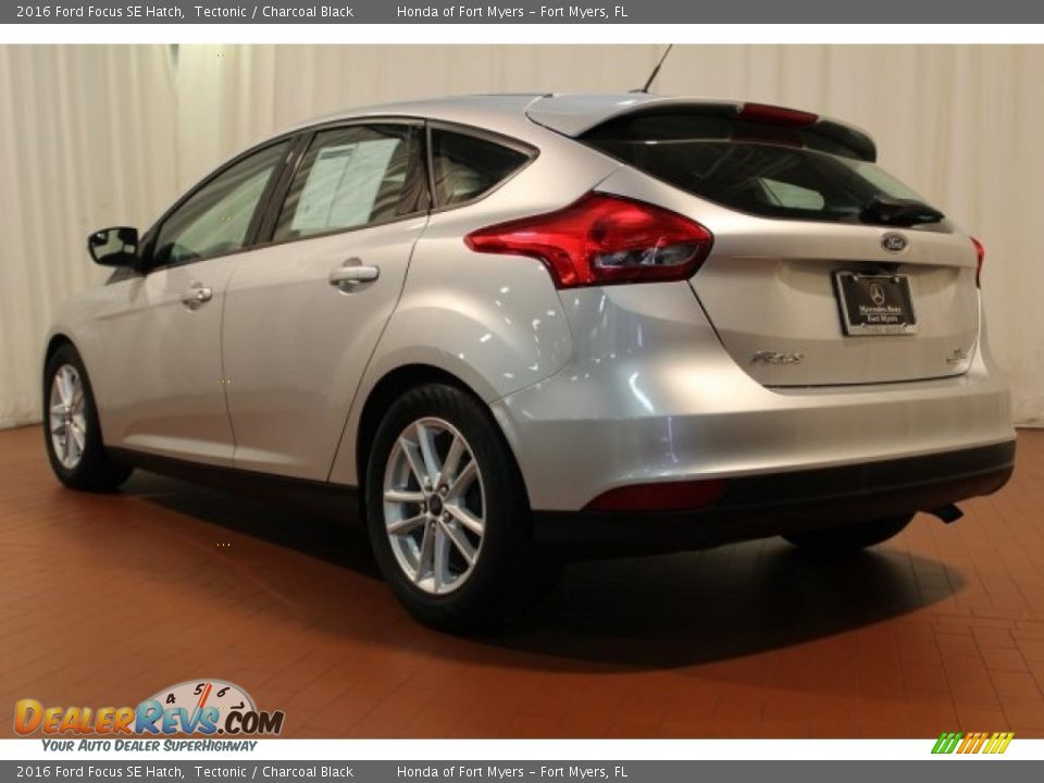 2016 Ford Focus SE Hatch Tectonic / Charcoal Black Photo #5