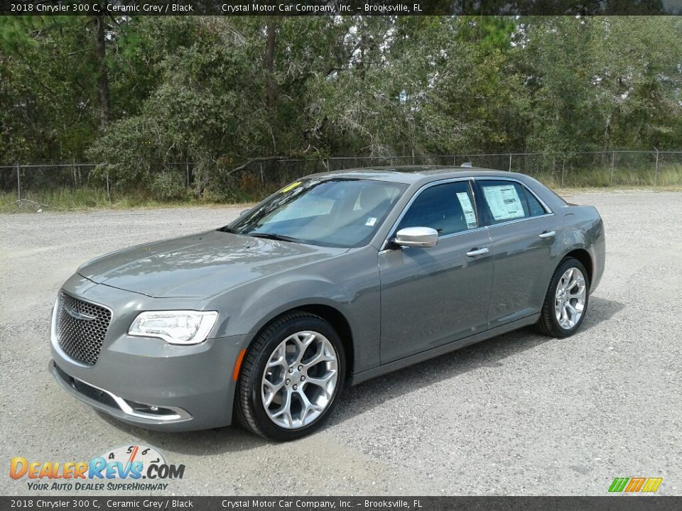 Front 3/4 View of 2018 Chrysler 300 C Photo #1