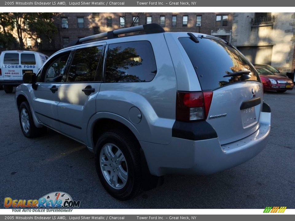2005 Mitsubishi Endeavor LS AWD Liquid Silver Metallic / Charcoal Photo #4