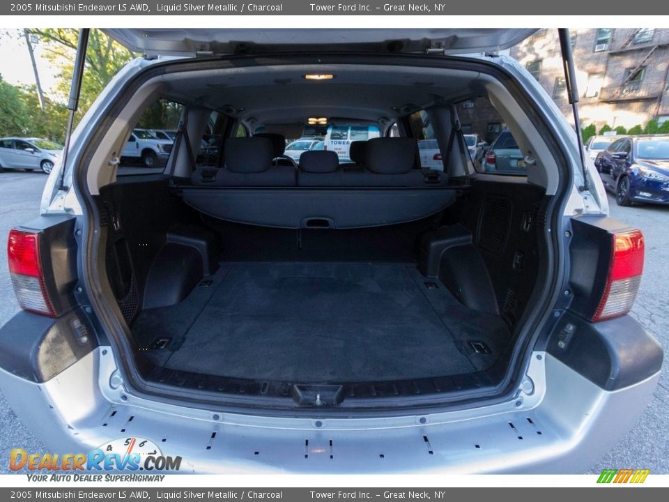 2005 Mitsubishi Endeavor LS AWD Liquid Silver Metallic / Charcoal Photo #9