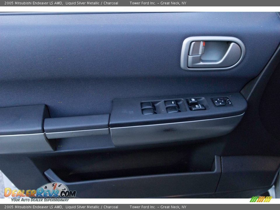 2005 Mitsubishi Endeavor LS AWD Liquid Silver Metallic / Charcoal Photo #10