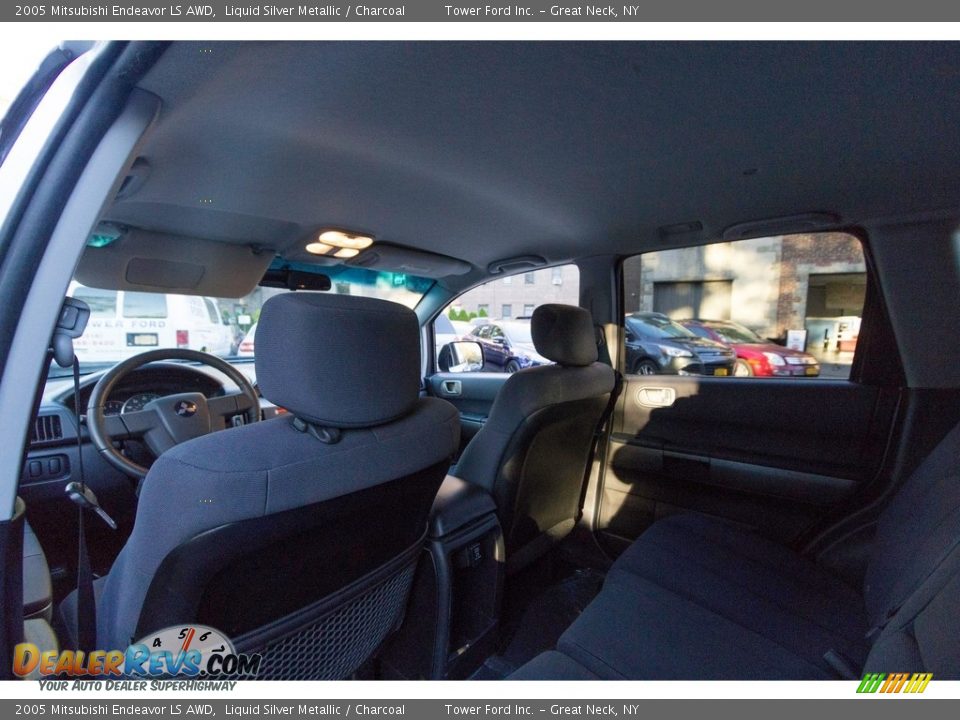 2005 Mitsubishi Endeavor LS AWD Liquid Silver Metallic / Charcoal Photo #15