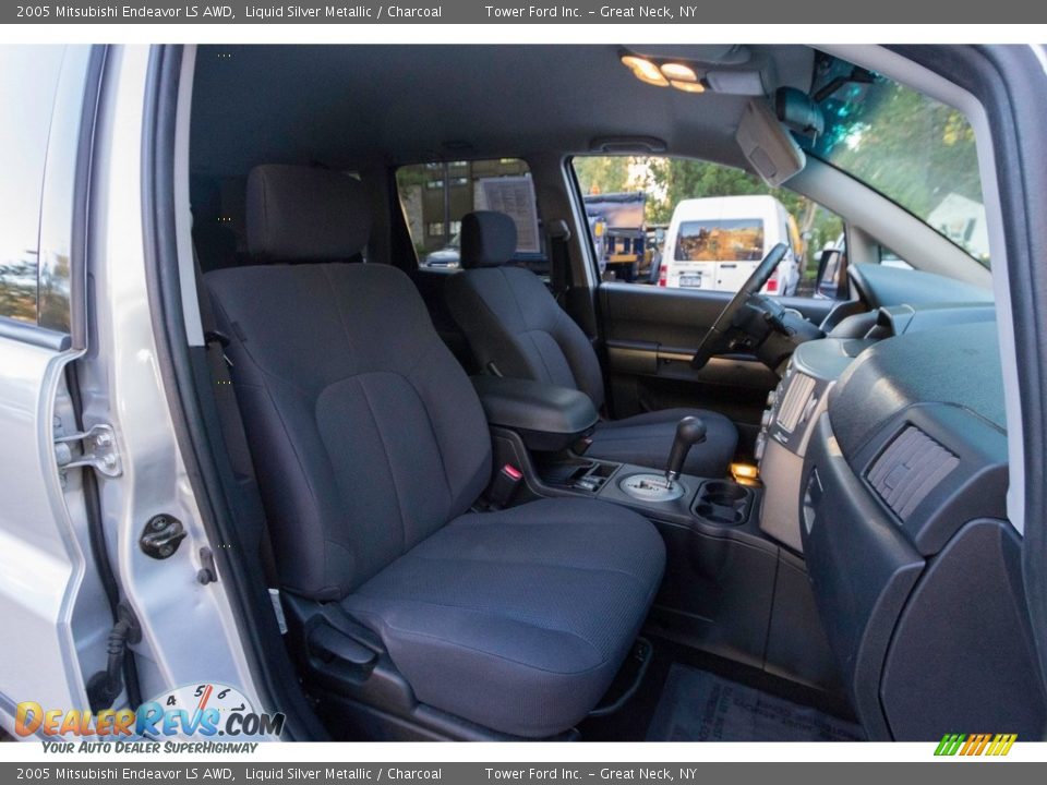 2005 Mitsubishi Endeavor LS AWD Liquid Silver Metallic / Charcoal Photo #21