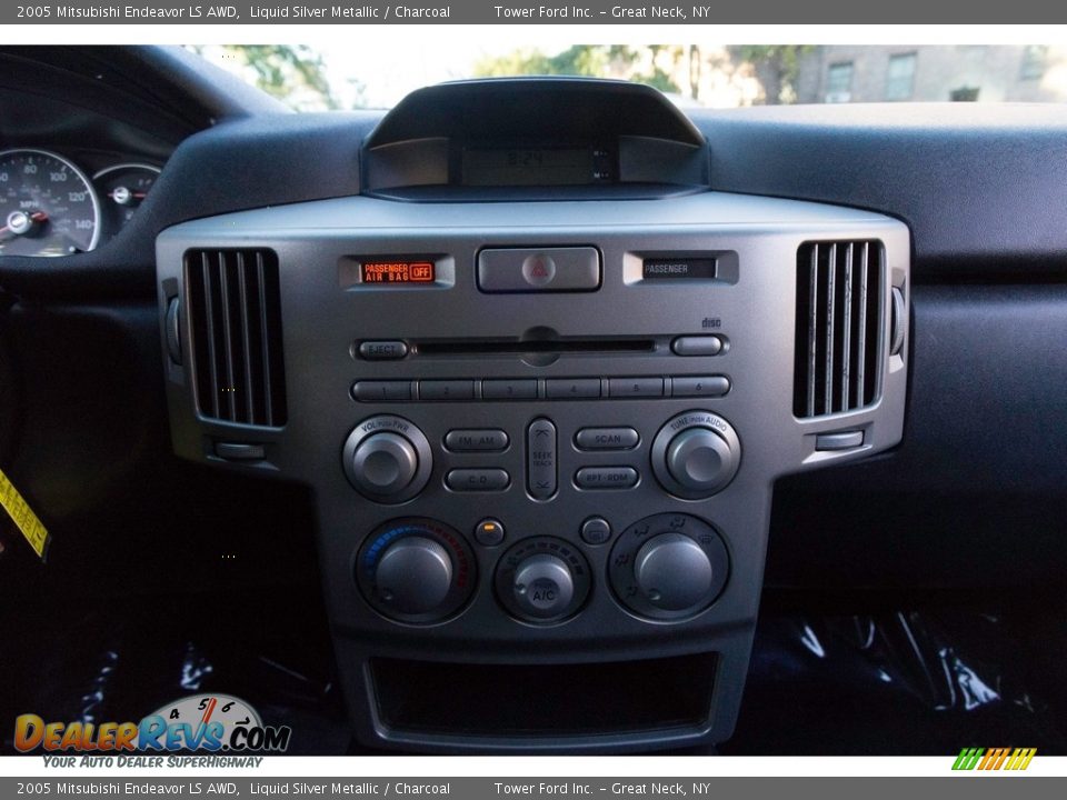 2005 Mitsubishi Endeavor LS AWD Liquid Silver Metallic / Charcoal Photo #22