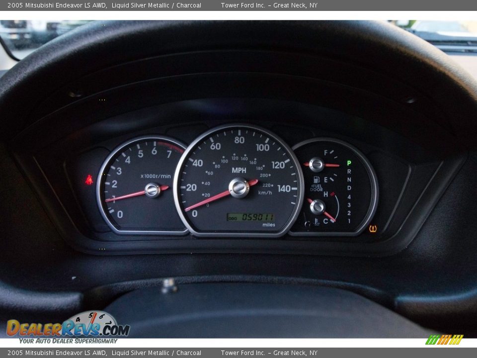 2005 Mitsubishi Endeavor LS AWD Liquid Silver Metallic / Charcoal Photo #23