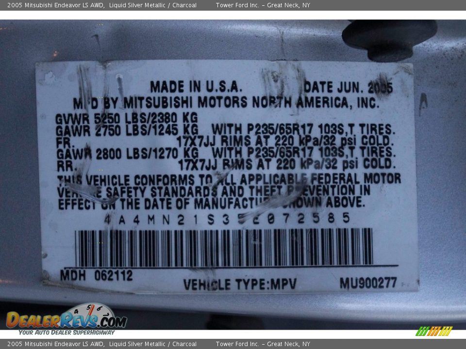 2005 Mitsubishi Endeavor LS AWD Liquid Silver Metallic / Charcoal Photo #24