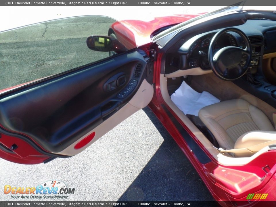 2001 Chevrolet Corvette Convertible Magnetic Red II Metallic / Light Oak Photo #17