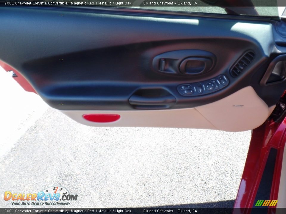 2001 Chevrolet Corvette Convertible Magnetic Red II Metallic / Light Oak Photo #18