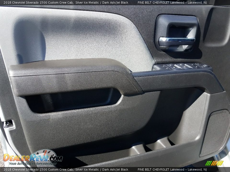 2018 Chevrolet Silverado 1500 Custom Crew Cab Silver Ice Metallic / Dark Ash/Jet Black Photo #8