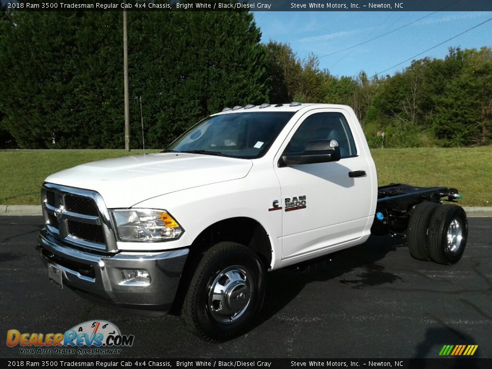 Front 3/4 View of 2018 Ram 3500 Tradesman Regular Cab 4x4 Chassis Photo #3