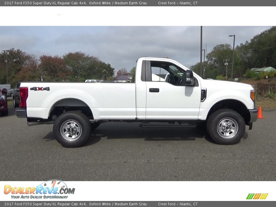 2017 Ford F350 Super Duty XL Regular Cab 4x4 Oxford White / Medium Earth Gray Photo #8