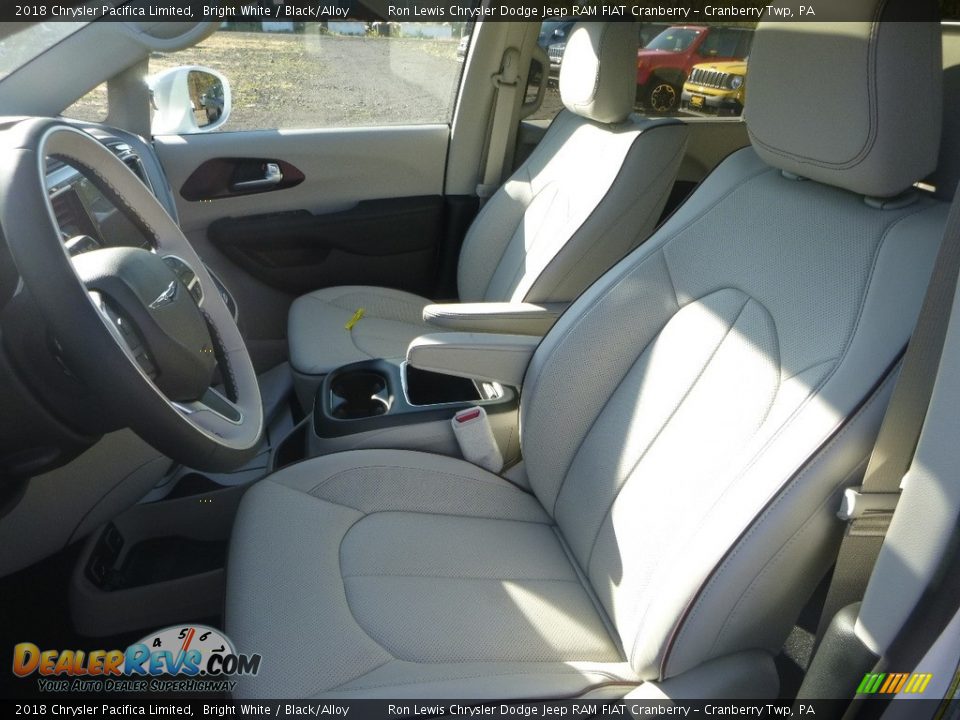 Front Seat of 2018 Chrysler Pacifica Limited Photo #16