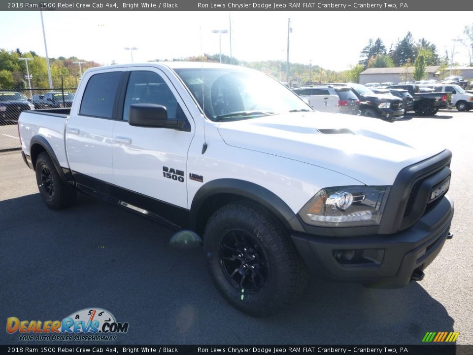 Front 3/4 View of 2018 Ram 1500 Rebel Crew Cab 4x4 Photo #7