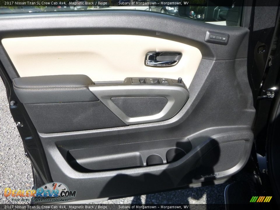 2017 Nissan Titan SL Crew Cab 4x4 Magnetic Black / Beige Photo #15