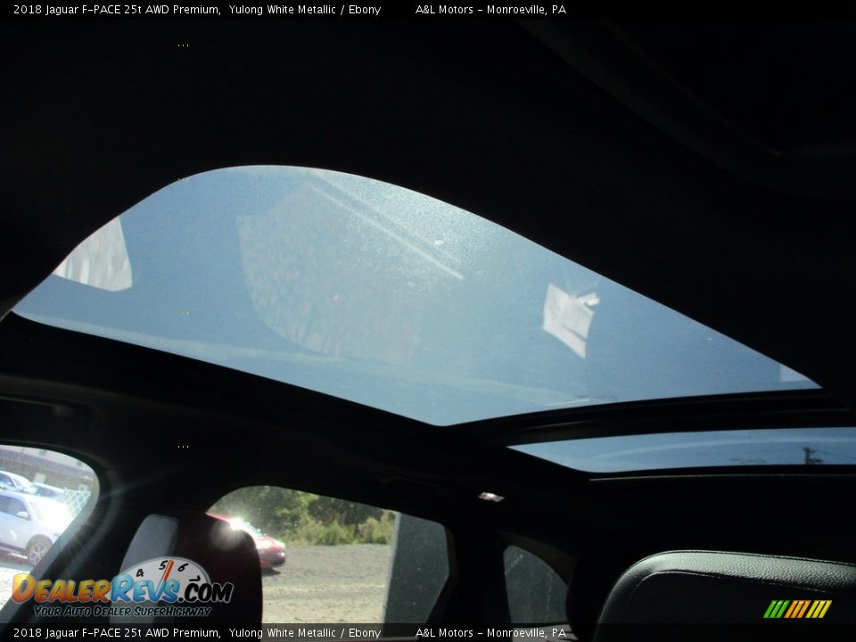 2018 Jaguar F-PACE 25t AWD Premium Yulong White Metallic / Ebony Photo #10