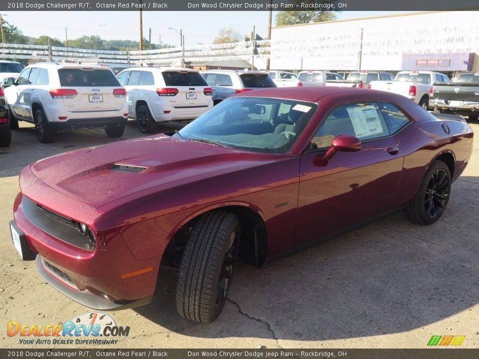 Front 3/4 View of 2018 Dodge Challenger R/T Photo #6