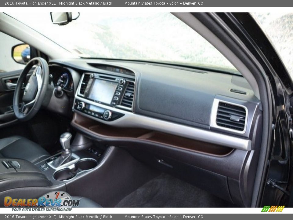 2016 Toyota Highlander XLE Midnight Black Metallic / Black Photo #17