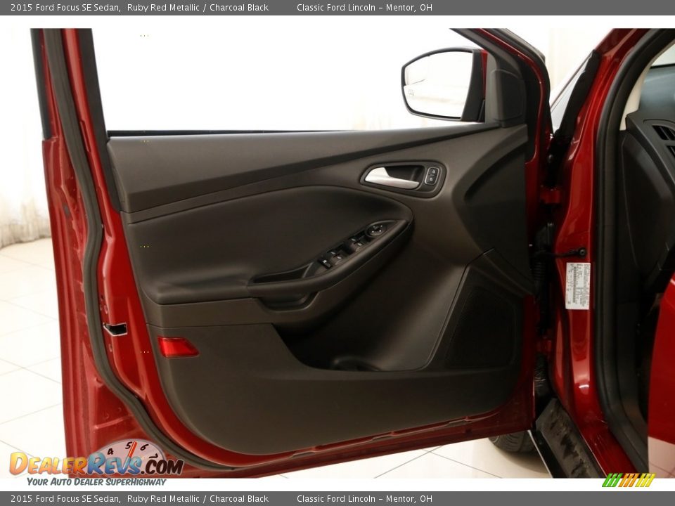 2015 Ford Focus SE Sedan Ruby Red Metallic / Charcoal Black Photo #4