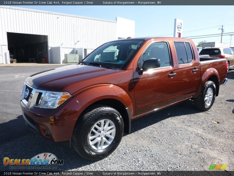 Front 3/4 View of 2018 Nissan Frontier SV Crew Cab 4x4 Photo #8