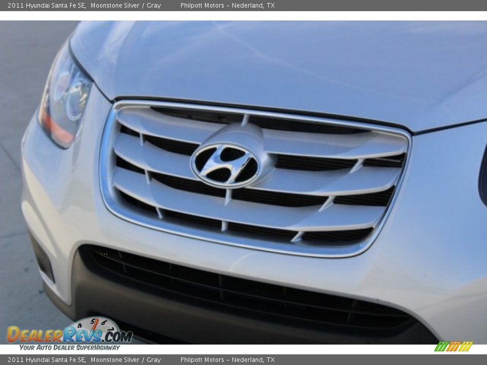 2011 Hyundai Santa Fe SE Moonstone Silver / Gray Photo #4