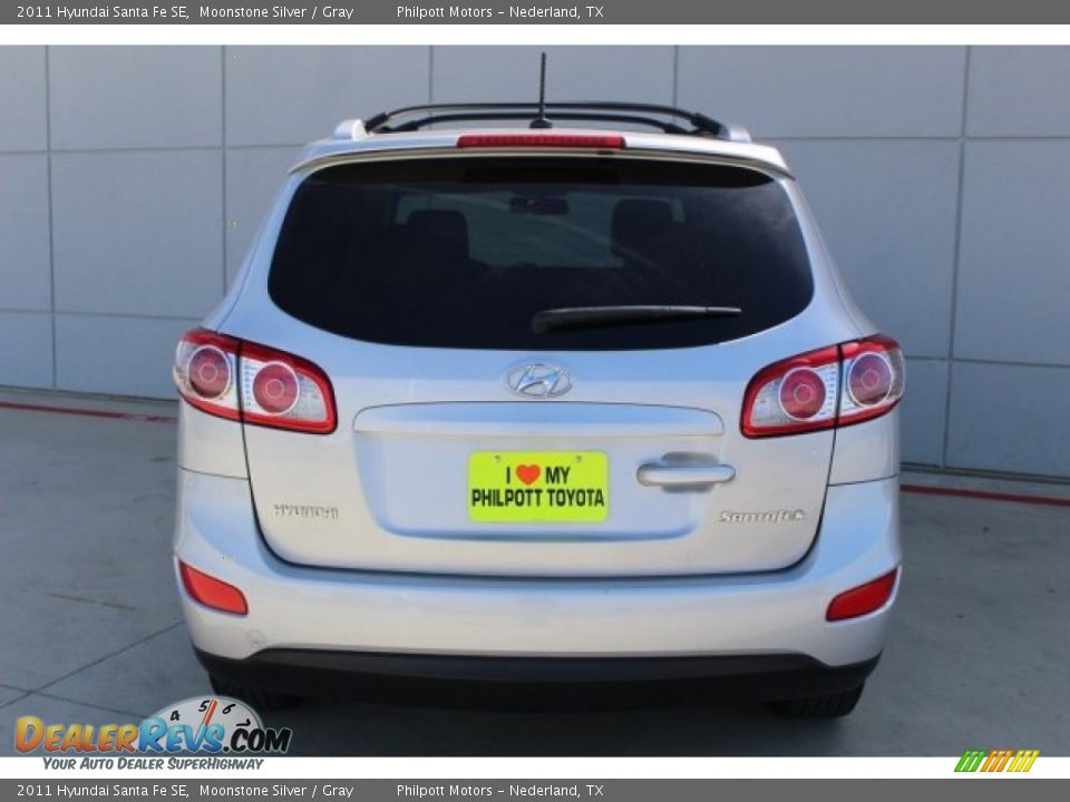 2011 Hyundai Santa Fe SE Moonstone Silver / Gray Photo #8
