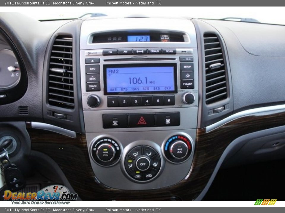 2011 Hyundai Santa Fe SE Moonstone Silver / Gray Photo #12