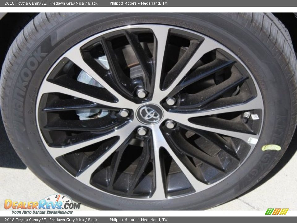 2018 Toyota Camry SE Predawn Gray Mica / Black Photo #4